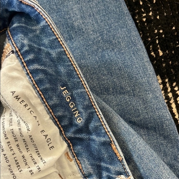 AE Distressed Blue Jeans - Picture 3 of 6